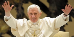 Papa_Benedetto_XVI_cr_MEDIUM